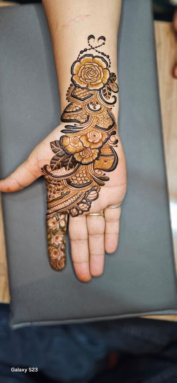 Arabic mehndi design
