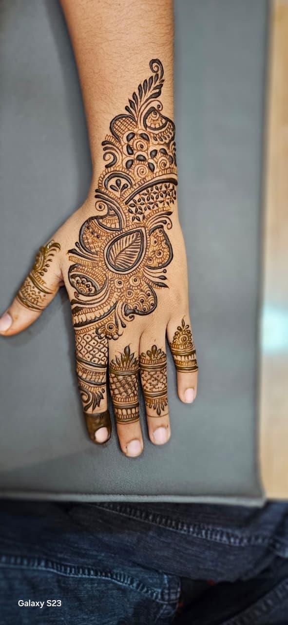 Arabic mehndi design